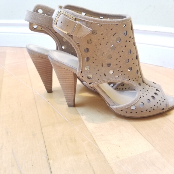 Ivanka Trump Buckle Slingback Peep-Toe Suede Leather Heels Size 7..5 - Picture 3 of 12